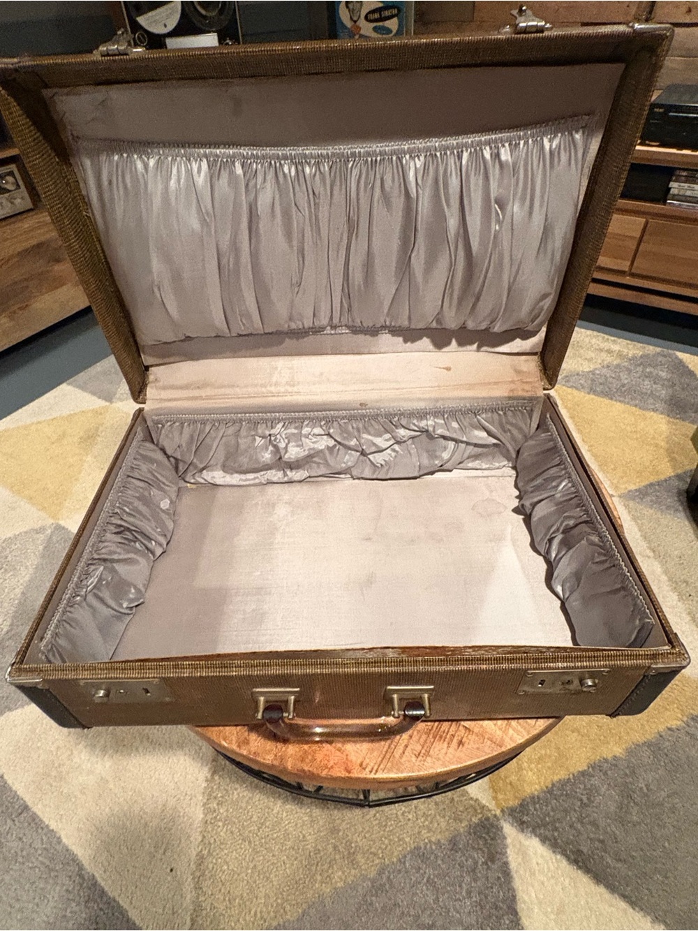 Vintage Tweed Suitcase - Picture 10 of 10